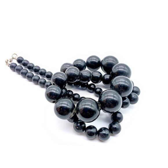 Chic Vintage Black Necklace, Basic Retro Graduated Strand with Plastic Beads - Picture 3 of 3